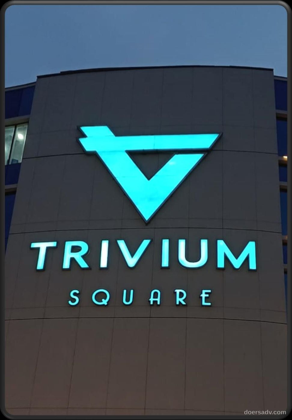 Trivium Square · Illuminated mall pylon